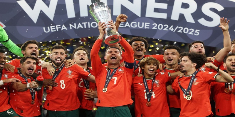 Cristiano Ronaldo - Huyền Thoại Sống Của Sân Cỏ Hiện Đại - PLAYVANTA96.WORK